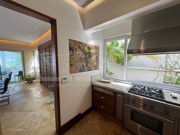 ¡Casa en la laguna del prestigioso Residencial Isla Dorada!