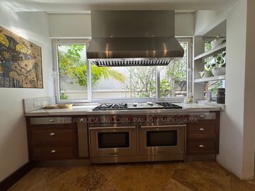 ¡Casa en la laguna del prestigioso Residencial Isla Dorada!