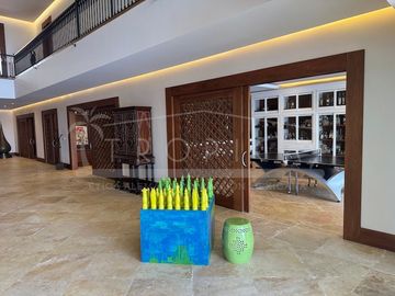 ¡Casa en la laguna del prestigioso Residencial Isla Dorada!