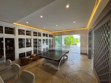 ¡Casa en la laguna del prestigioso Residencial Isla Dorada!