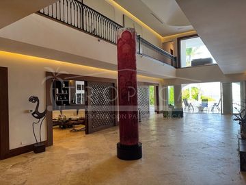 ¡Casa en la laguna del prestigioso Residencial Isla Dorada!