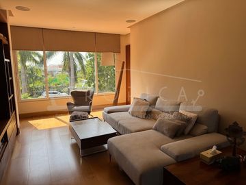¡Casa en la laguna del prestigioso Residencial Isla Dorada!