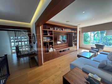 ¡Casa en la laguna del prestigioso Residencial Isla Dorada!