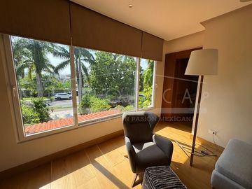 ¡Casa en la laguna del prestigioso Residencial Isla Dorada!