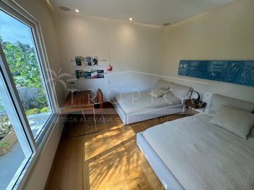 ¡Casa en la laguna del prestigioso Residencial Isla Dorada!