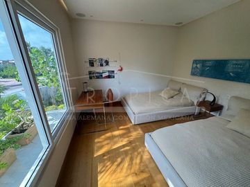 ¡Casa en la laguna del prestigioso Residencial Isla Dorada!