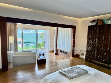 ¡Casa en la laguna del prestigioso Residencial Isla Dorada!