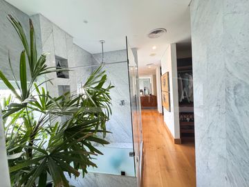 ¡Casa en la laguna del prestigioso Residencial Isla Dorada!