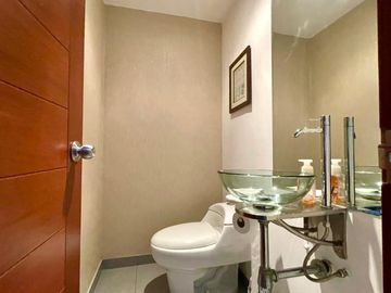 ‼️ Ocasión por viaje‼️ Vendo lindo y amplio Departamento de 4 dormitorios