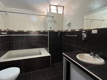 HERMOSA CASA EN ESQUINA EN VENTA - LA PERLA CALLAO