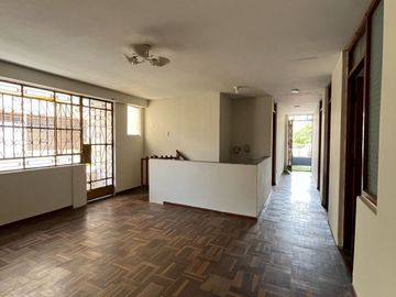 HERMOSA CASA EN ESQUINA EN VENTA - LA PERLA CALLAO