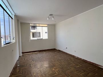HERMOSA CASA EN ESQUINA EN VENTA - LA PERLA CALLAO