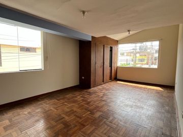 HERMOSA CASA EN ESQUINA EN VENTA - LA PERLA CALLAO