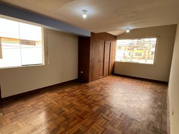 HERMOSA CASA EN ESQUINA EN VENTA - LA PERLA CALLAO