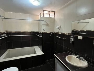 HERMOSA CASA EN ESQUINA EN VENTA - LA PERLA CALLAO