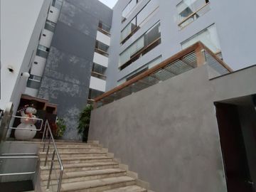 Venta De Departamento En Primer Piso Urb.La Aurora Surco