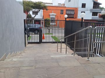 Venta De Departamento En Primer Piso Urb.La Aurora Surco
