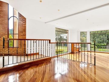 VENDO ESPECTACULAR CASA LA CALERA- TEUSACA