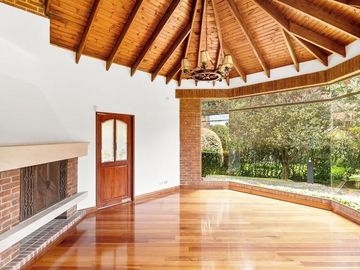 VENDO ESPECTACULAR CASA LA CALERA- TEUSACA