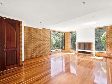 VENDO ESPECTACULAR CASA LA CALERA- TEUSACA