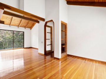 VENDO ESPECTACULAR CASA LA CALERA- TEUSACA