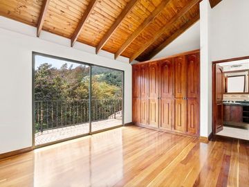VENDO ESPECTACULAR CASA LA CALERA- TEUSACA