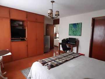 VENDO CASA EN AV. VELAZCO ASTETE - URB. VISTA ALEGRE - SURCO