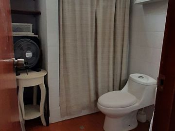 VENDO CASA EN AV. VELAZCO ASTETE - URB. VISTA ALEGRE - SURCO