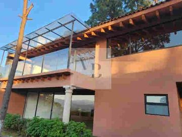 Renta de casa grande en Avandaro