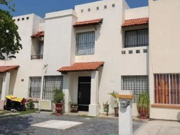 VENDO CASA EN RESIDENCIAL VILLA DEL MAR, MANZANILLO CERCA CENTRO COMERCIAL PUNTO BAHIA