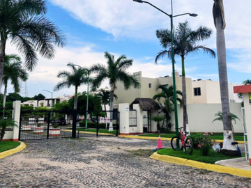 VENDO CASA EN RESIDENCIAL VILLA DEL MAR, MANZANILLO CERCA CENTRO COMERCIAL PUNTO BAHIA
