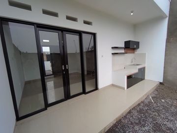 Rumah Baru Strategis di Komplek Arcamanik Cisaranten Kulon