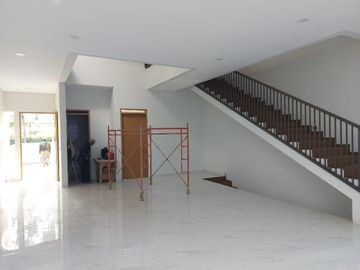 HUNIAN MEWAH KOLAM RENANG ASRI DI PERUMAHAN SETIABUDI, BANDUNG UTARA