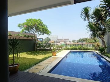 RUMAH LUX MODERN SEMI VILLA DOWNSLOPE, ADA KOLAM RENANG PRIBADI AREA BANDUNG UTARA SAYAP CIUMBULEUIT