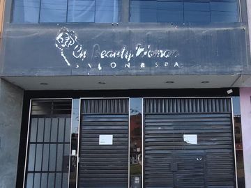 CASA COMERCIAL EN VENTA EN PLENA AV ANGELICA GAMARRA!!!