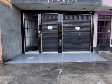 CASA COMERCIAL EN VENTA EN PLENA AV ANGELICA GAMARRA!!!