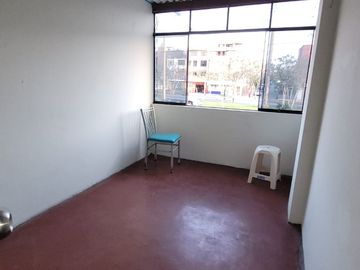 CASA COMERCIAL EN VENTA EN PLENA AV ANGELICA GAMARRA!!!