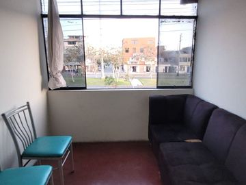 CASA COMERCIAL EN VENTA EN PLENA AV ANGELICA GAMARRA!!!