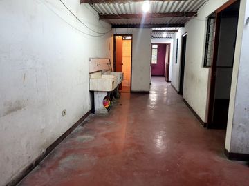 CASA COMERCIAL EN VENTA EN PLENA AV ANGELICA GAMARRA!!!