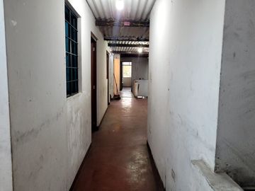 CASA COMERCIAL EN VENTA EN PLENA AV ANGELICA GAMARRA!!!