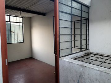 CASA COMERCIAL EN VENTA EN PLENA AV ANGELICA GAMARRA!!!