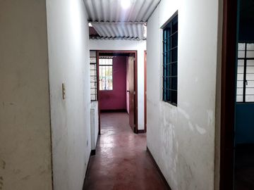 CASA COMERCIAL EN VENTA EN PLENA AV ANGELICA GAMARRA!!!