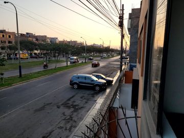 CASA COMERCIAL EN VENTA EN PLENA AV ANGELICA GAMARRA!!!