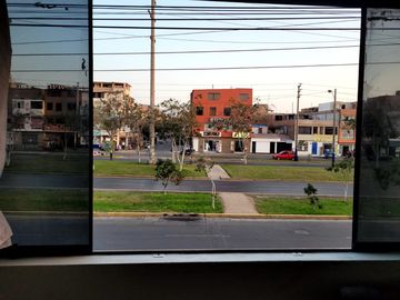 CASA COMERCIAL EN VENTA EN PLENA AV ANGELICA GAMARRA!!!