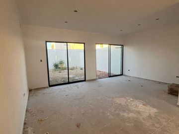Casa de 2 pisos con 2 recámaras en privada residencial - Entrega inmediata