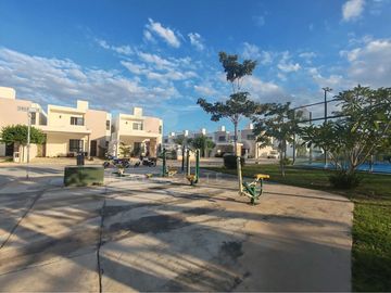 Casa de 2 pisos con 2 recámaras en privada residencial - Entrega inmediata