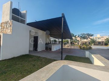 Casa de 2 pisos con 2 recámaras en privada residencial - Entrega inmediata