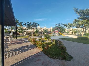 Casa de 2 pisos con 2 recámaras en privada residencial - Entrega inmediata