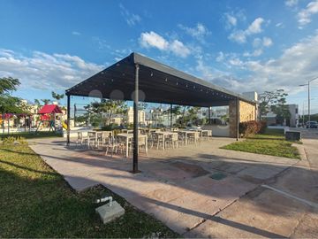 Casa de 2 pisos con 2 recámaras en privada residencial - Entrega inmediata