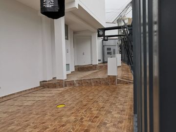 Se vende Departamento en Primer Piso en La Molina de Estreno.